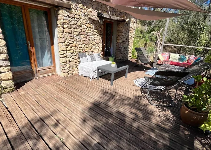 Studio Bas De Villa Avec Grande Terrasse
